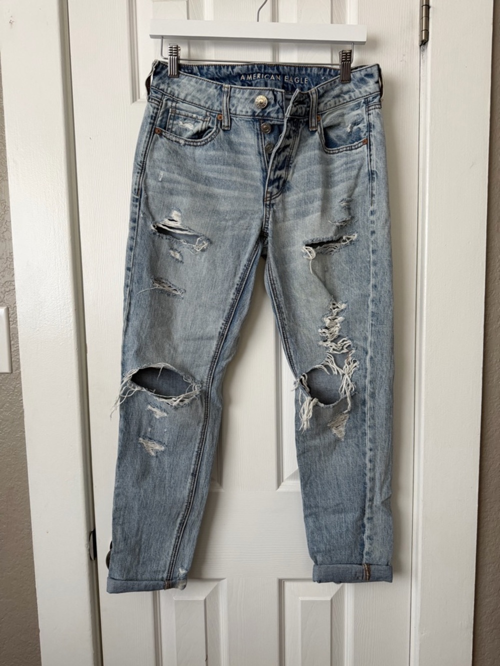 American Eagle Outfitters Tomgirl Light Blue Distressed Women's Jeans